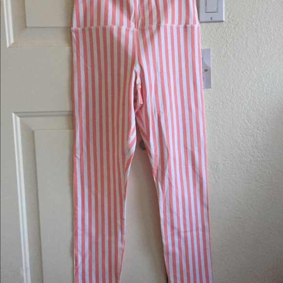 Spiritual gangster NWT HW leggings - Picture 3 of 3